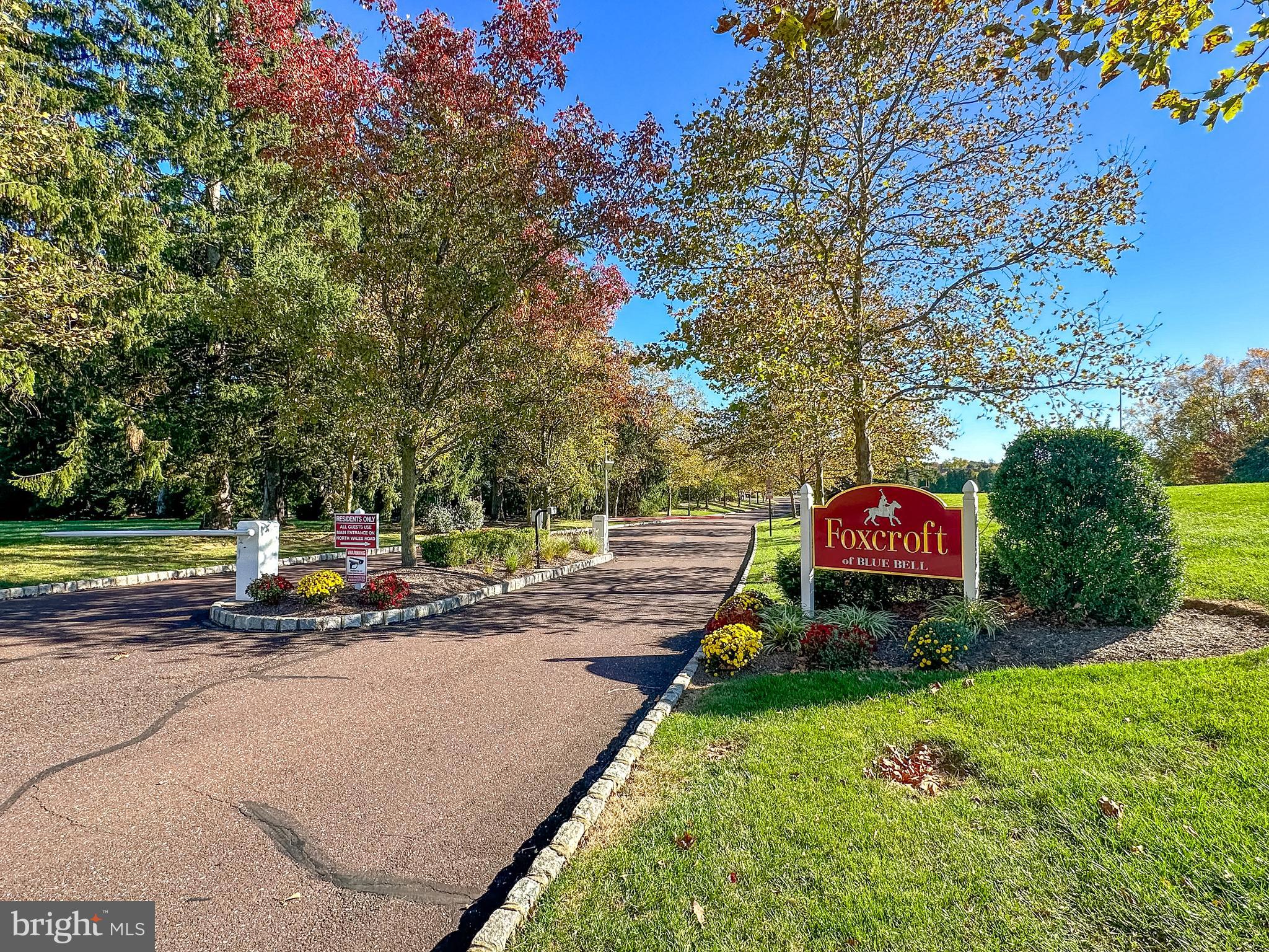 512 FOXCROFT DRIVE