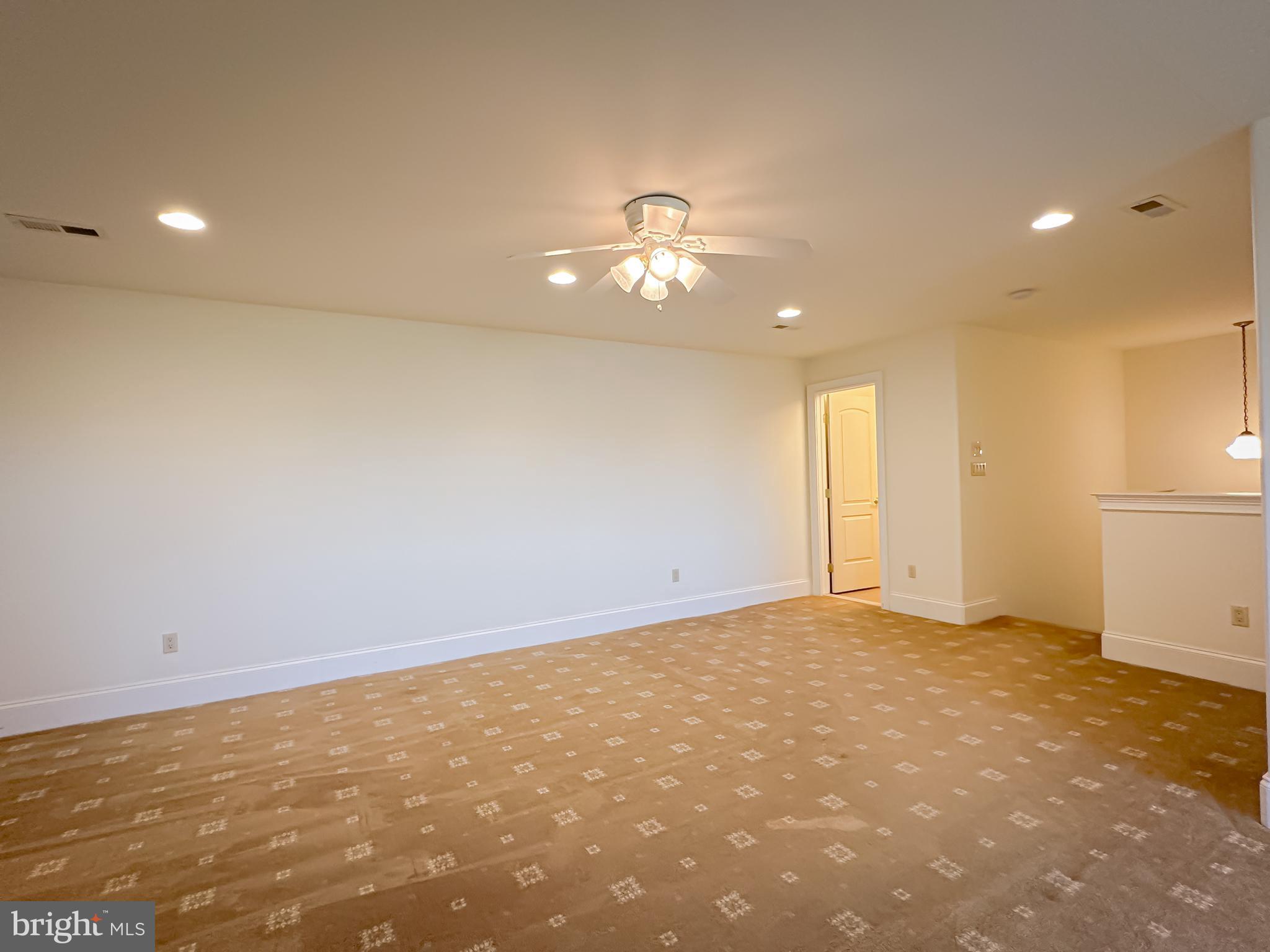 512 FOXCROFT DRIVE