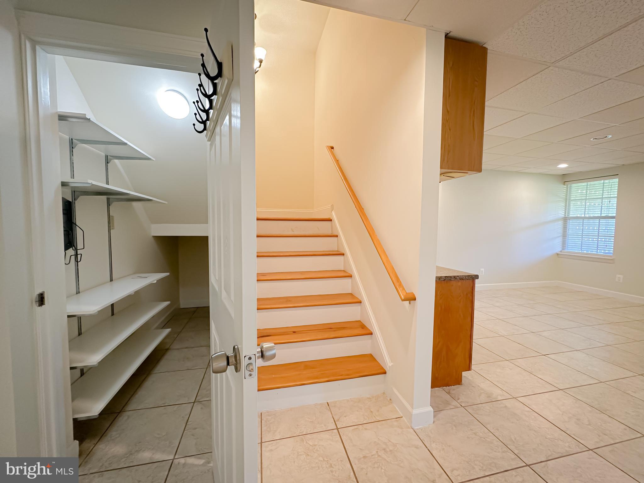 512 FOXCROFT DRIVE
