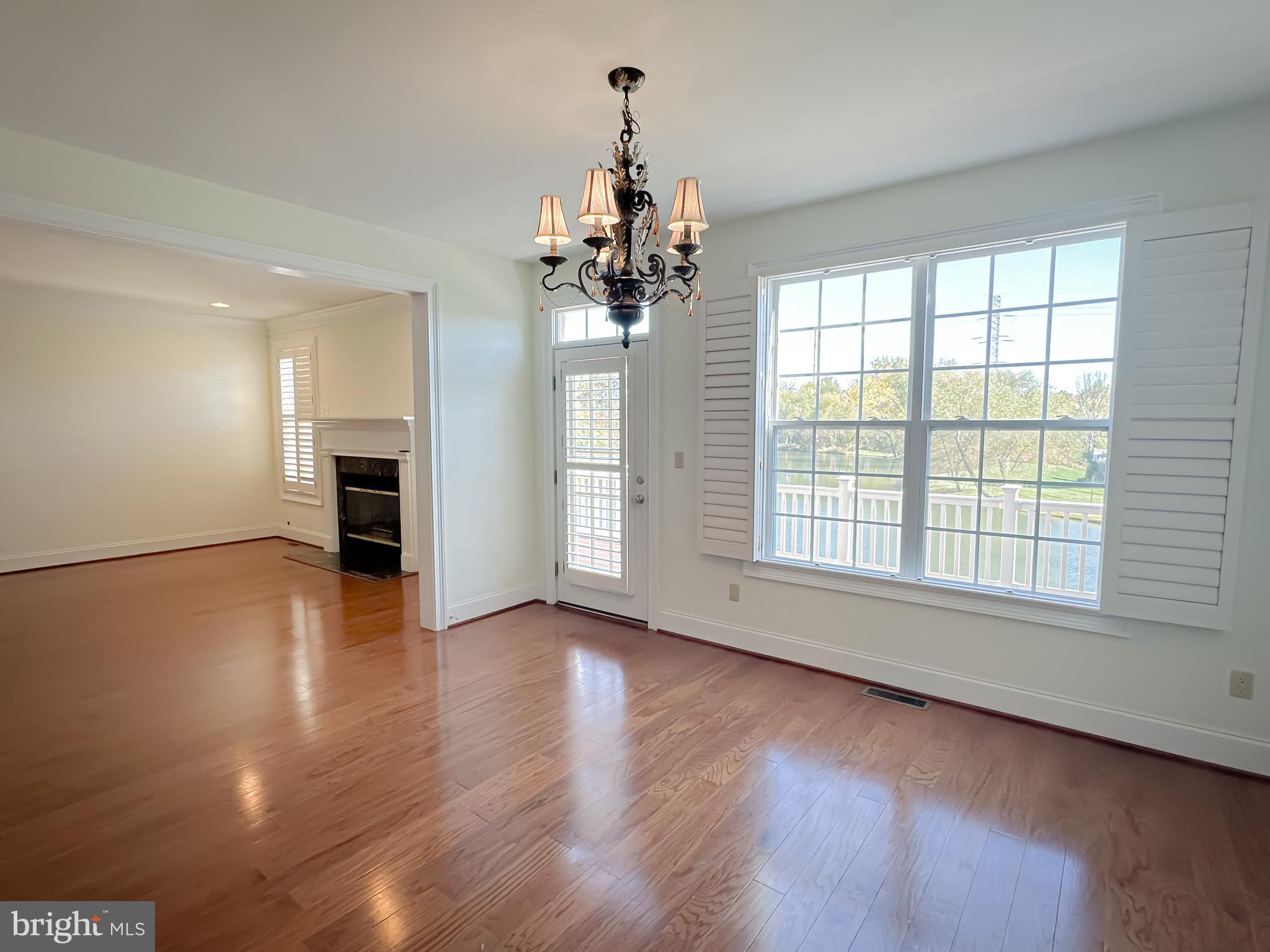 512 FOXCROFT DRIVE