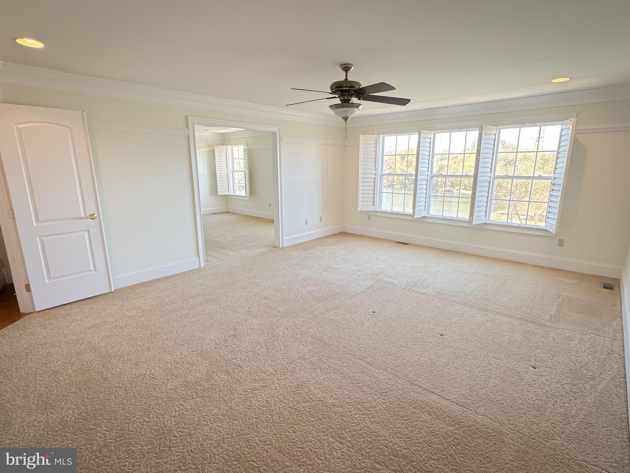 512 FOXCROFT DRIVE
