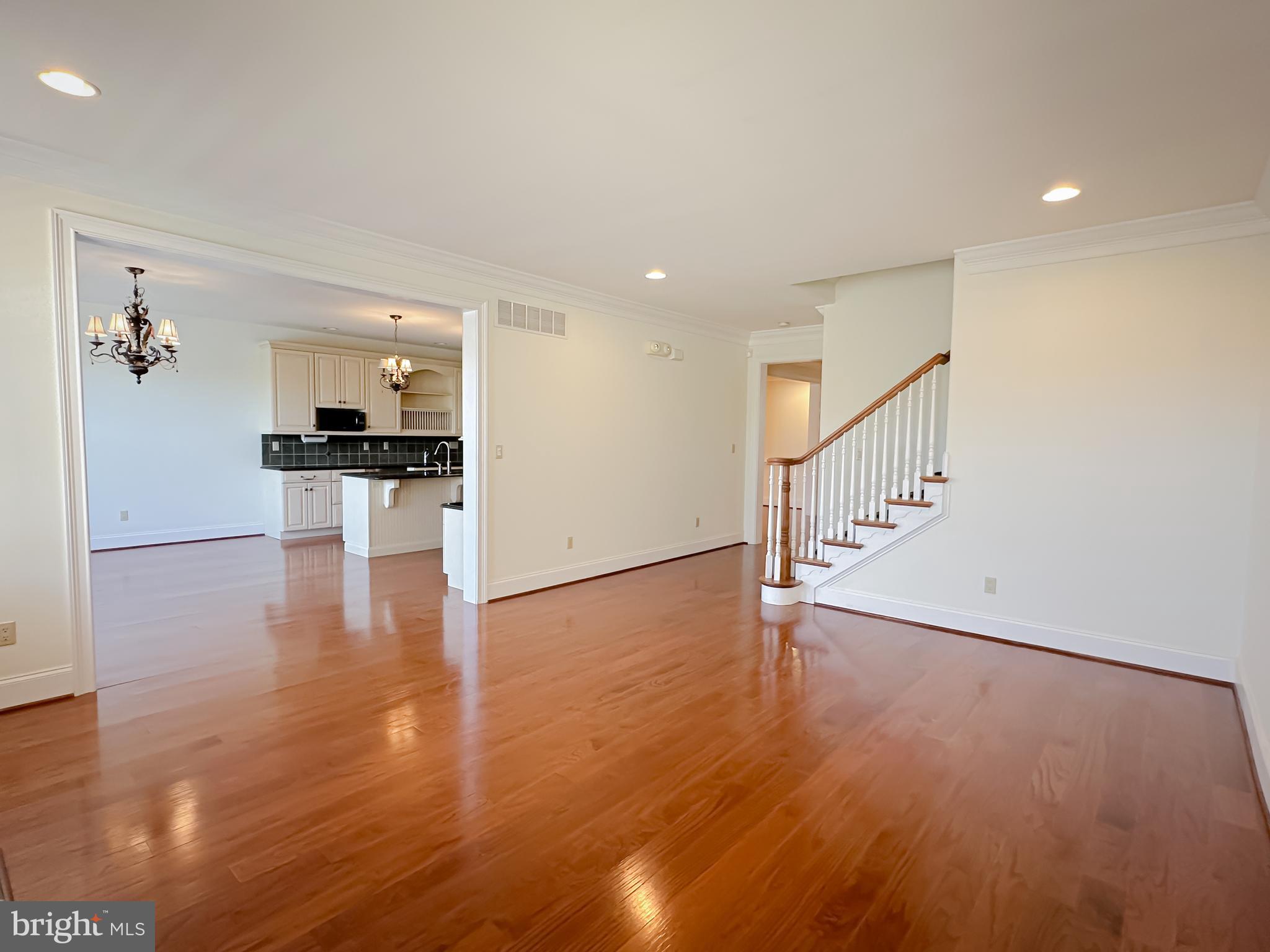 512 FOXCROFT DRIVE