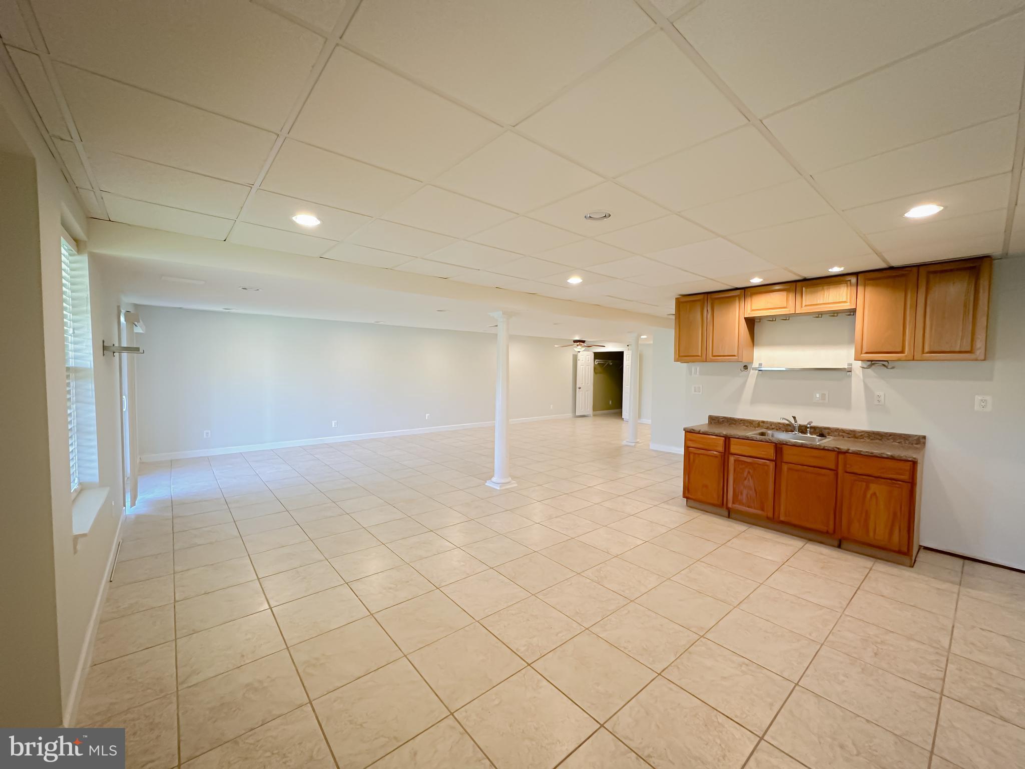 512 FOXCROFT DRIVE