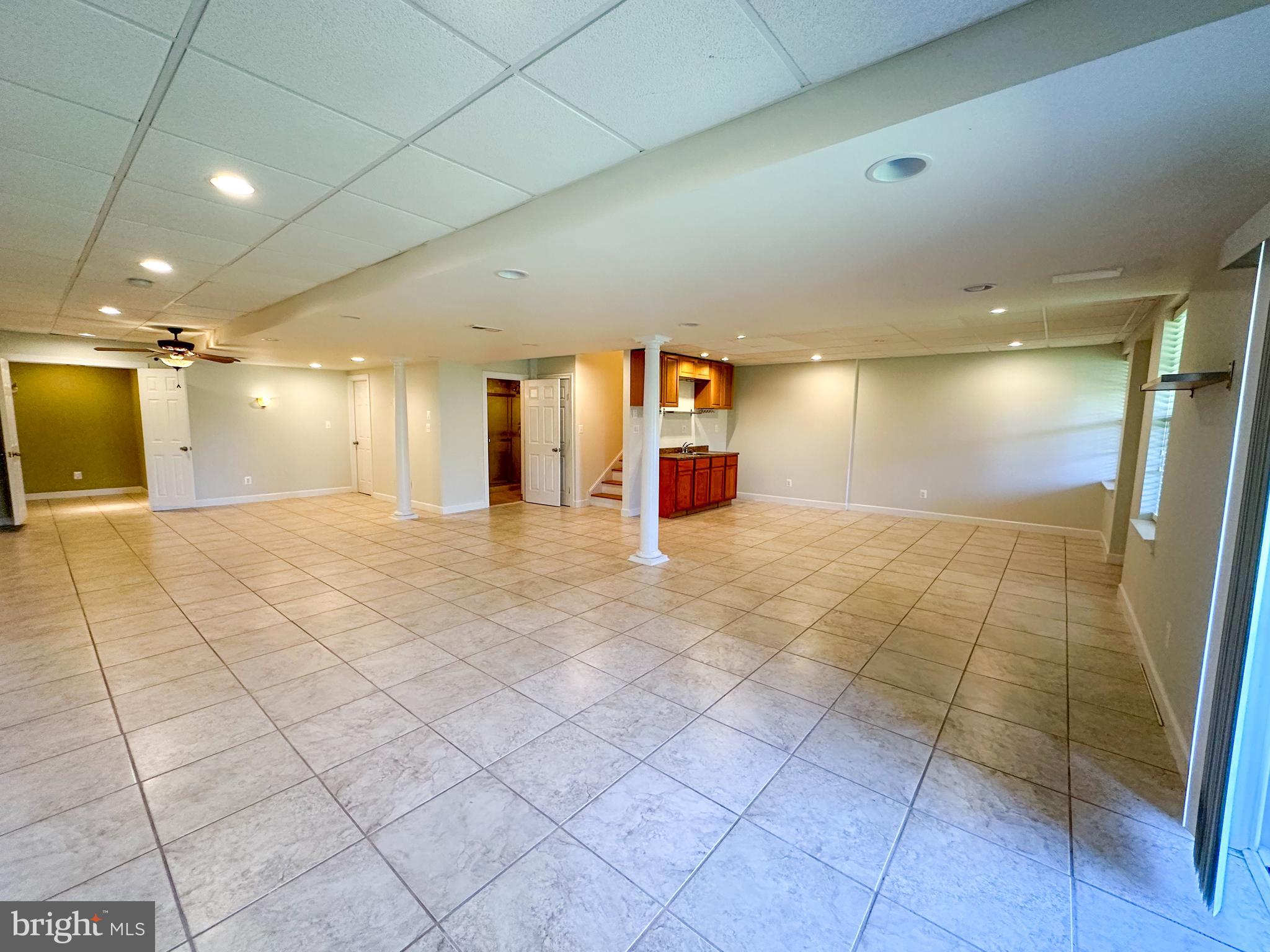 512 FOXCROFT DRIVE