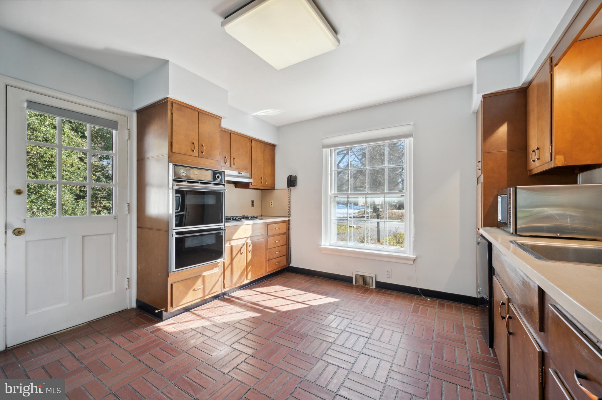 517 CRESHEIM VALLEY ROAD