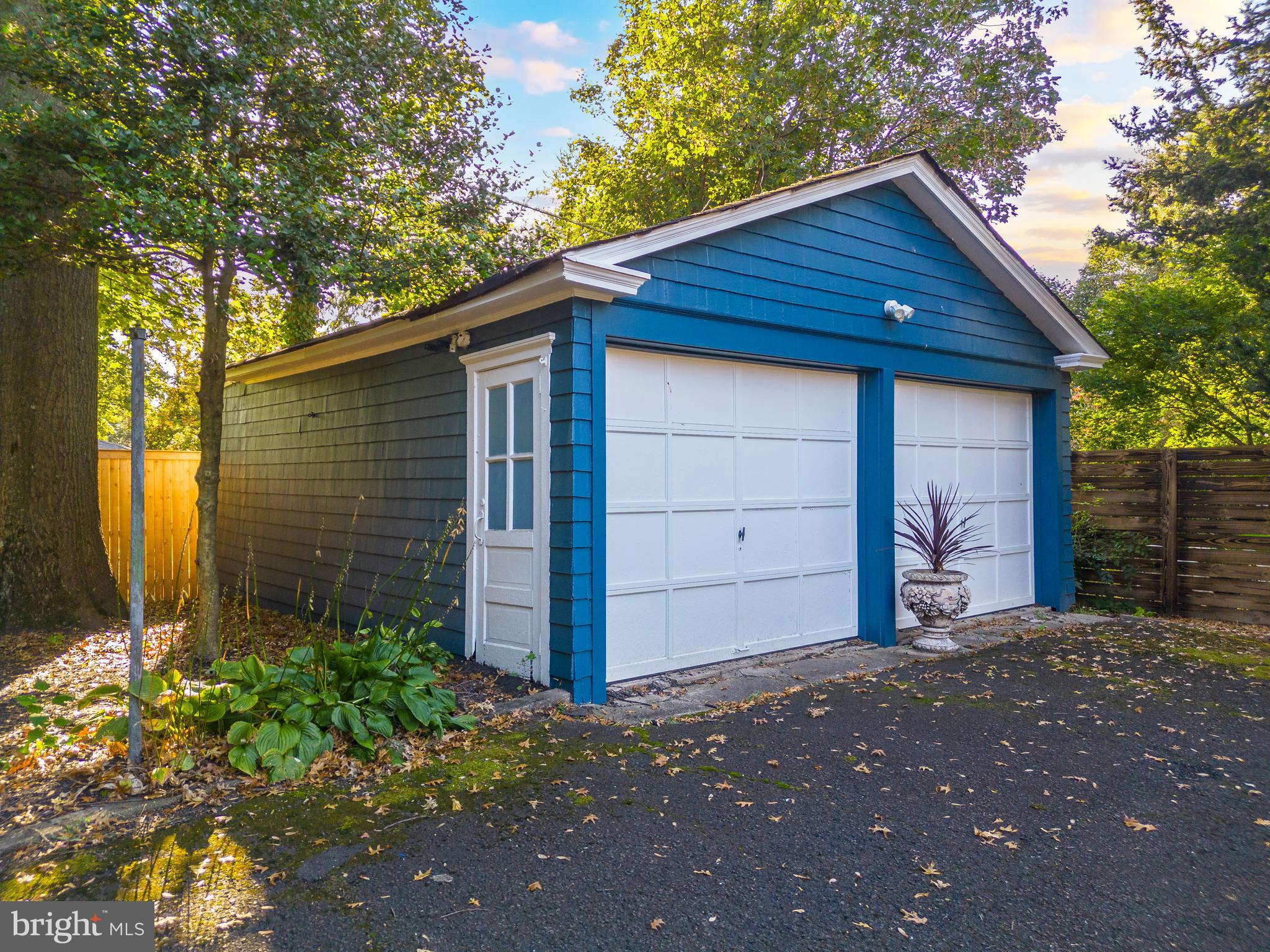 1104 STRATFORD AVENUE