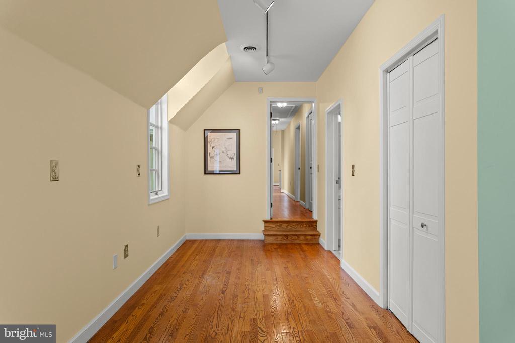 264 GLENMOOR ROAD