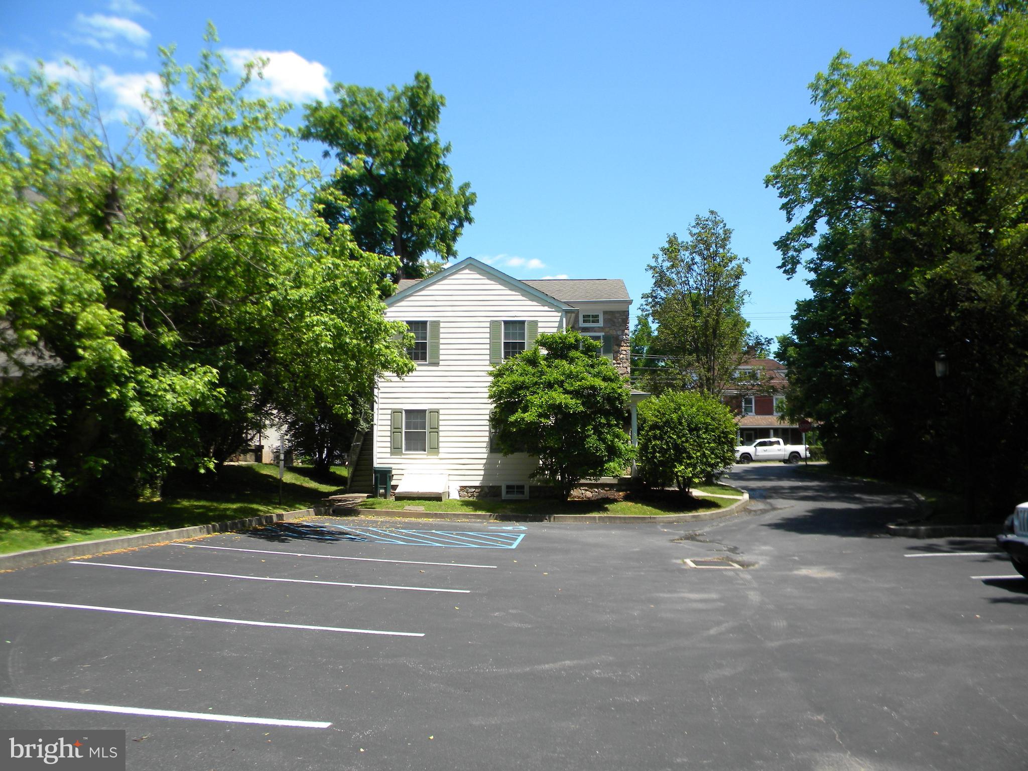 8 E GERMANTOWN PIKE
