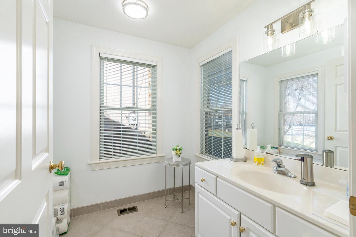 8 E GERMANTOWN PIKE