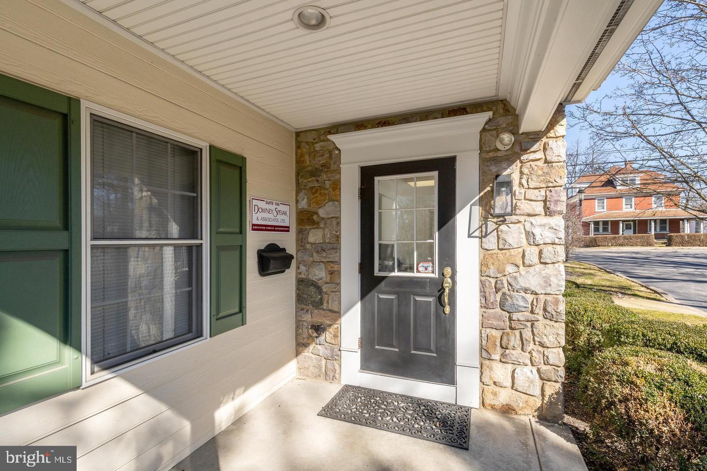 8 E GERMANTOWN PIKE