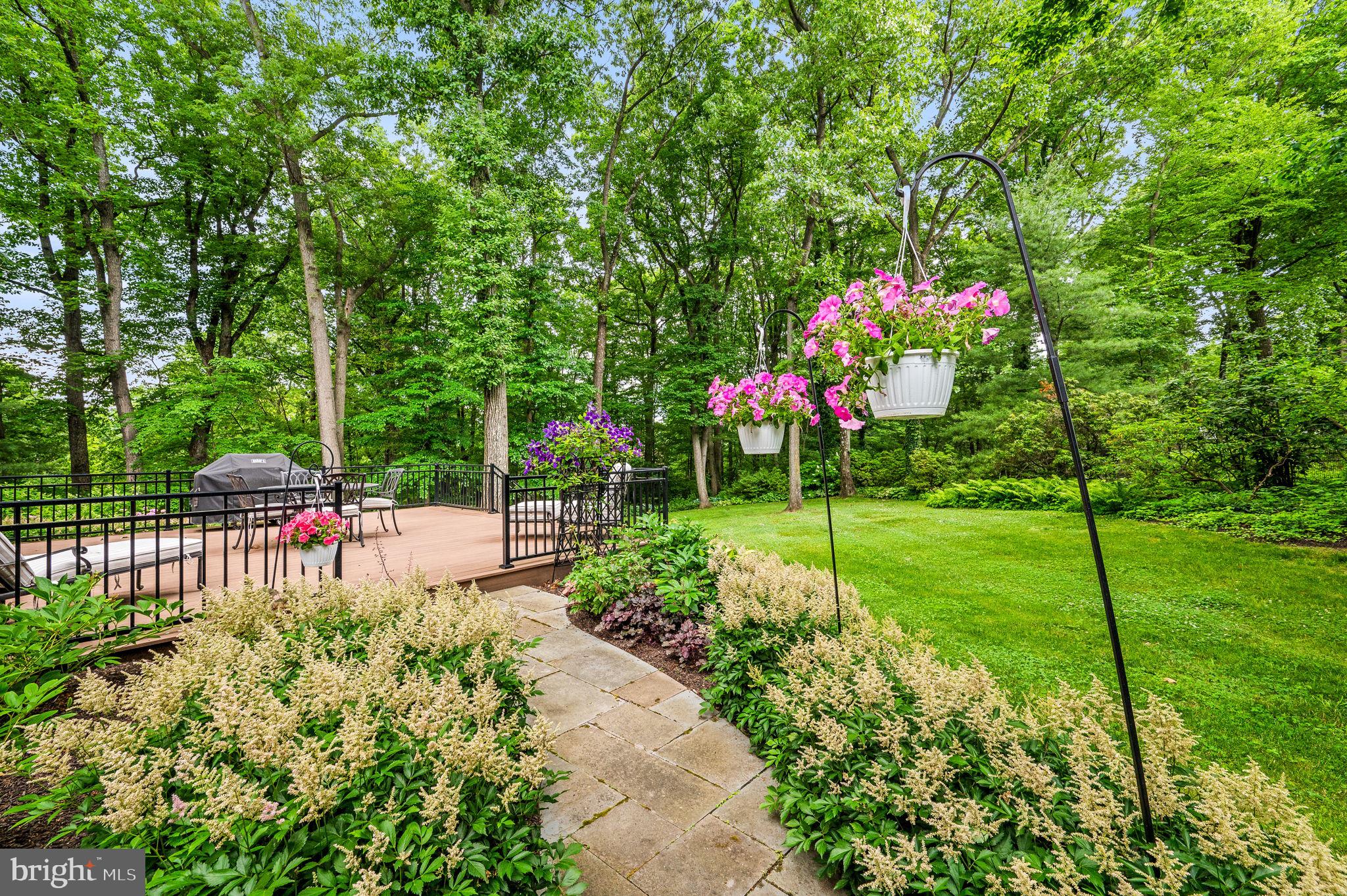 460 WOODLAND CIRCLE