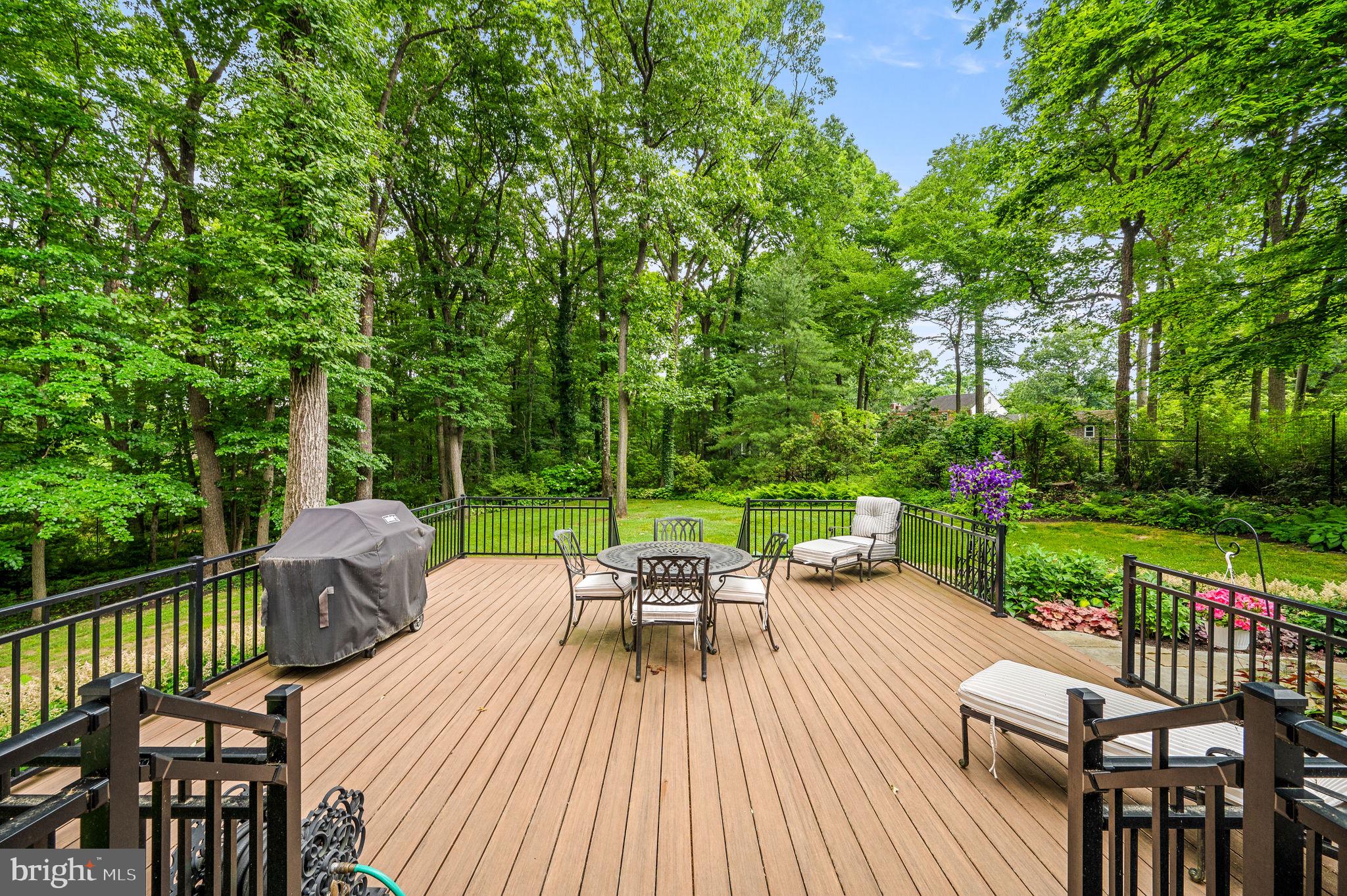 460 WOODLAND CIRCLE
