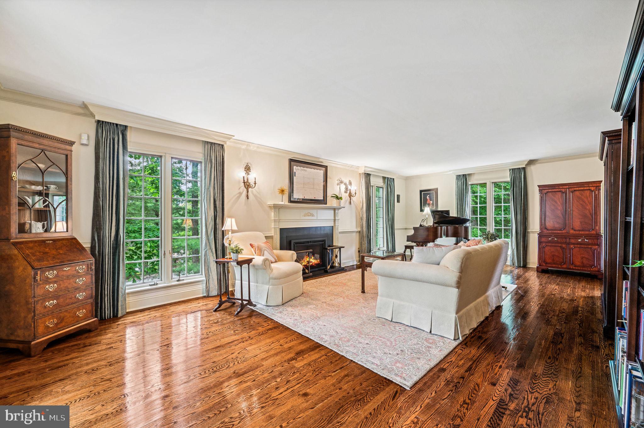 460 WOODLAND CIRCLE