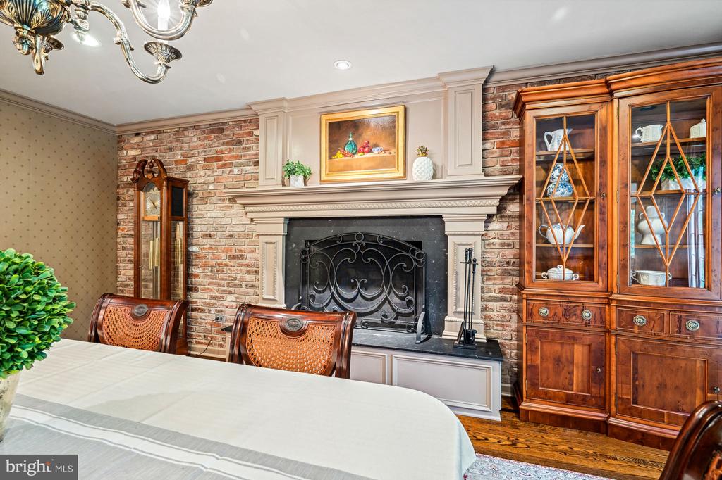 460 WOODLAND CIRCLE