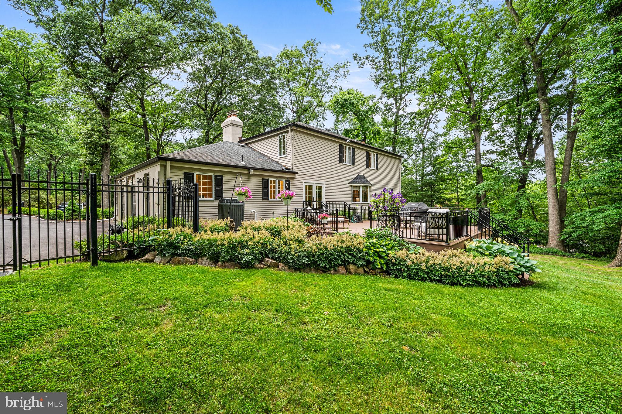 460 WOODLAND CIRCLE