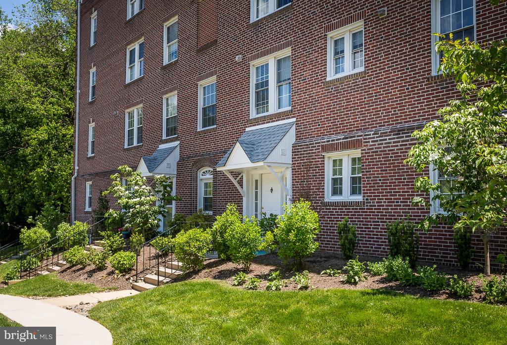 104 WOODSIDE AVENUE B103