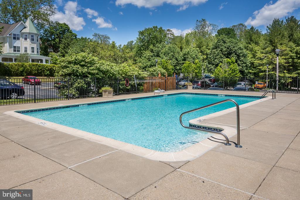 104 WOODSIDE AVENUE B103