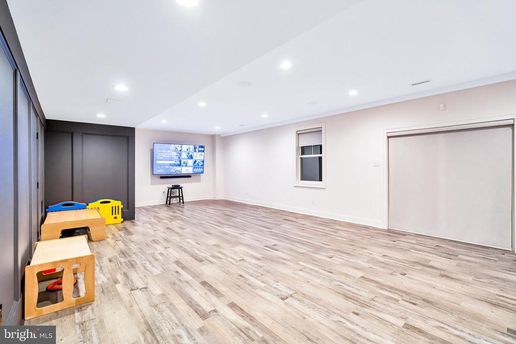503 WHITNEY PLACE