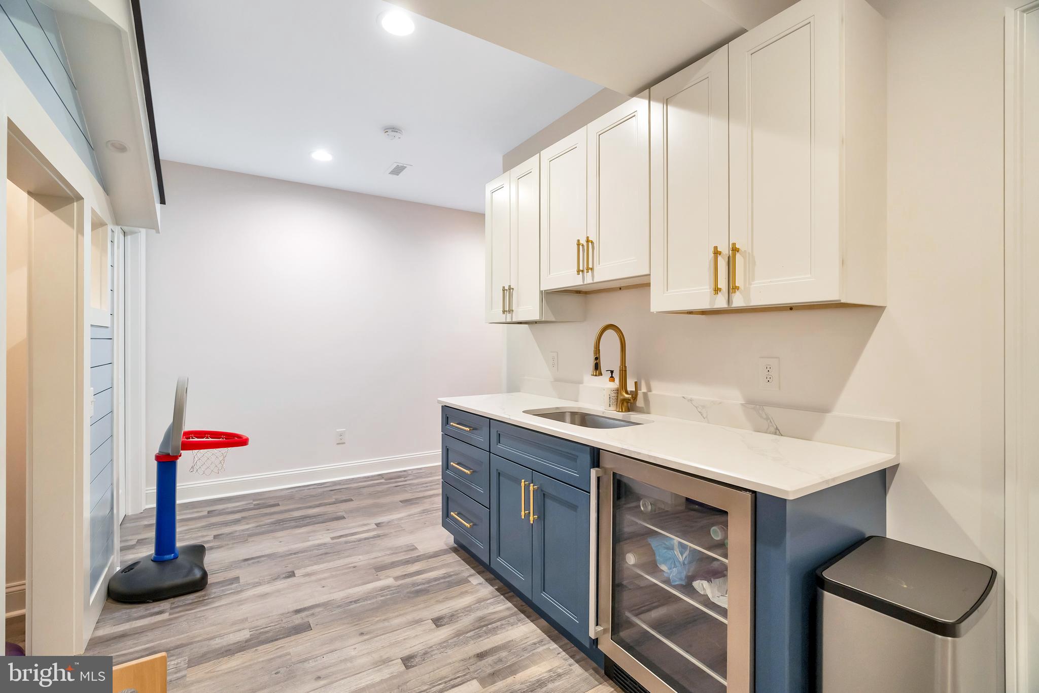 503 WHITNEY PLACE