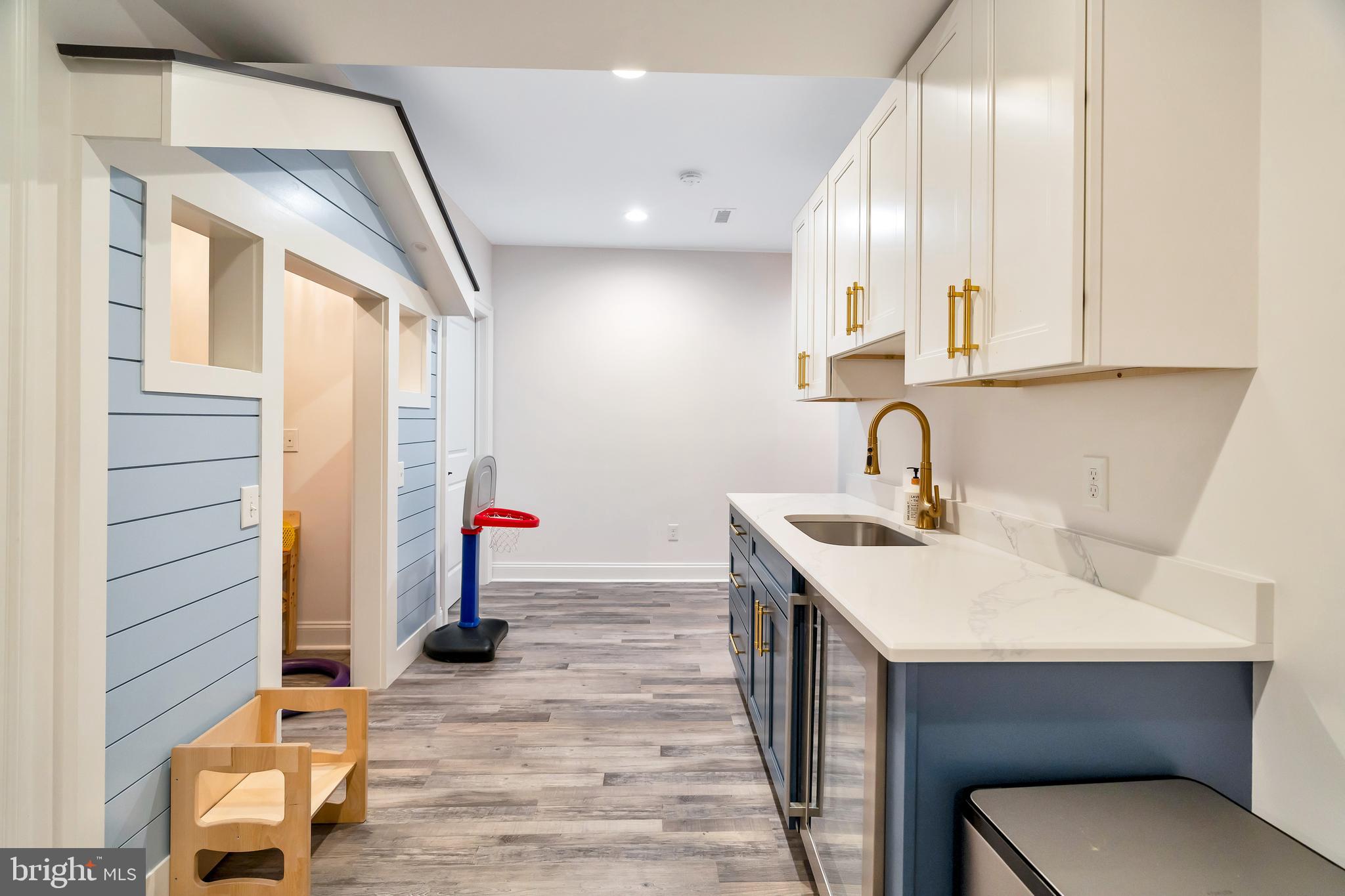 503 WHITNEY PLACE