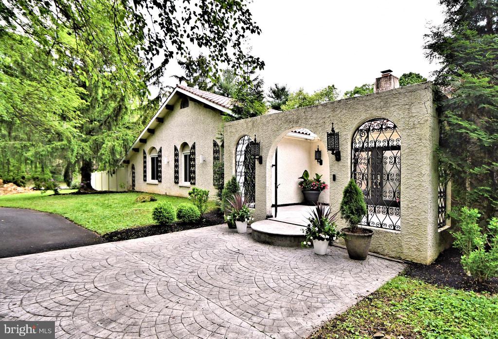 848 TENNIS AVENUE