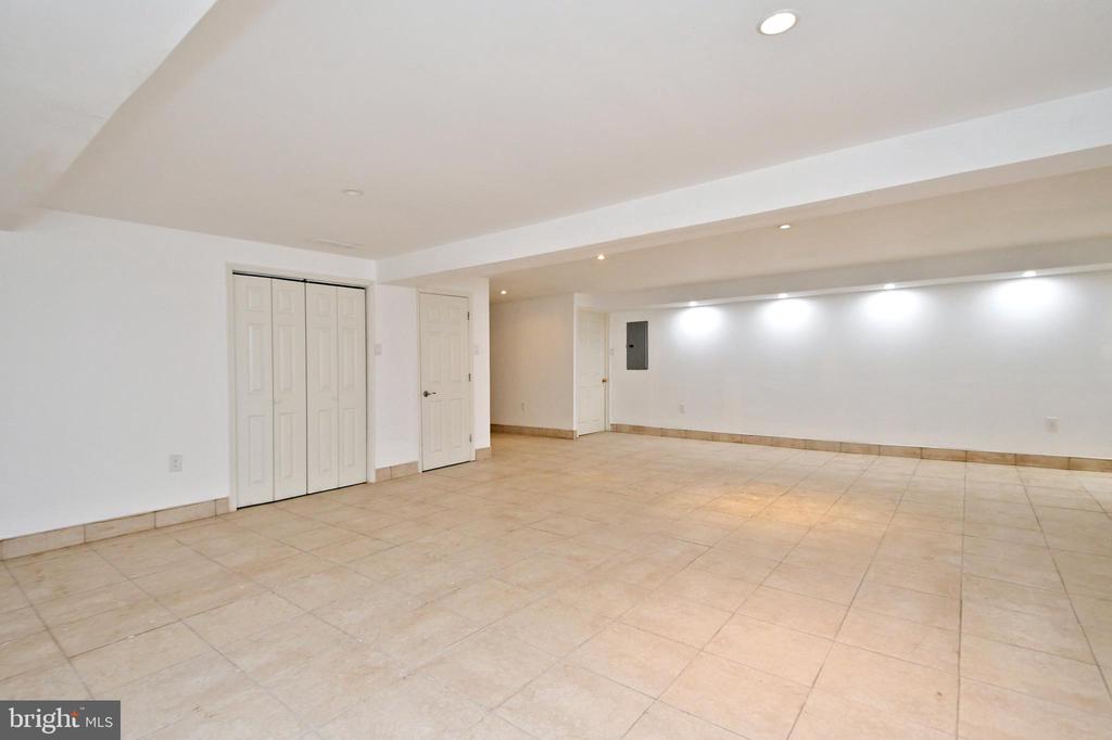 848 TENNIS AVENUE