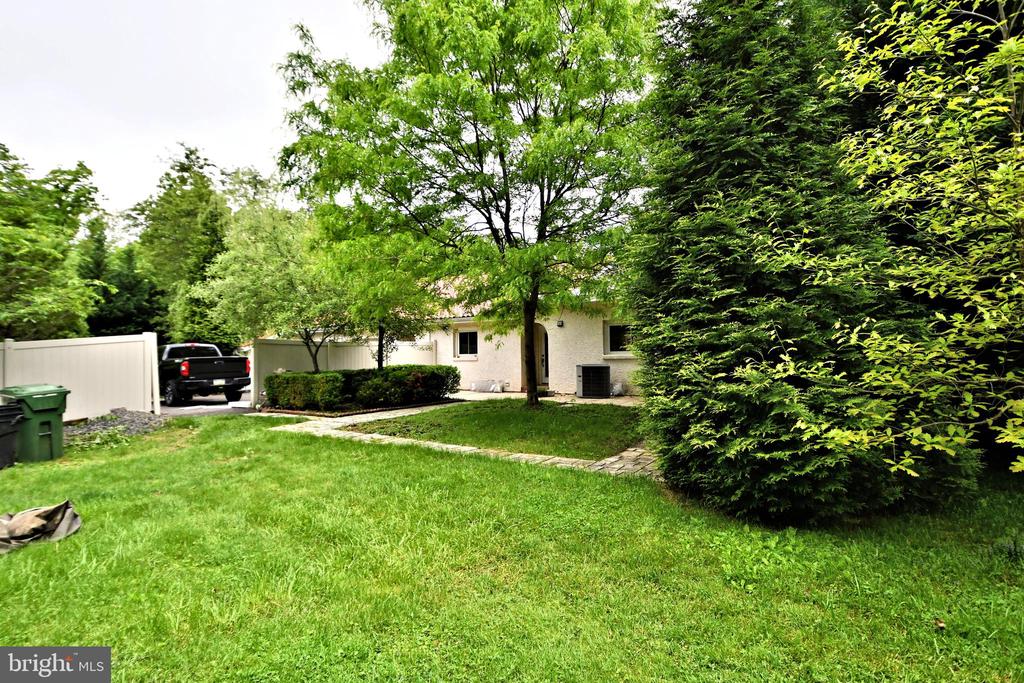 848 TENNIS AVENUE
