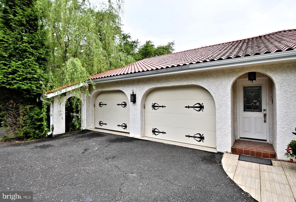 848 TENNIS AVENUE
