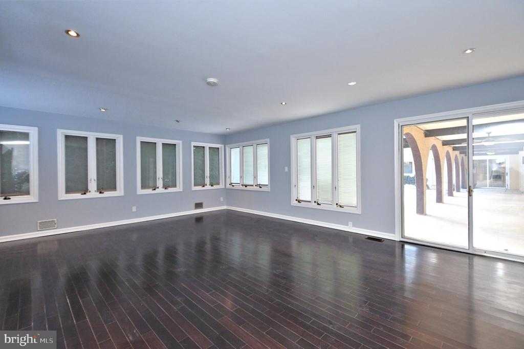 848 TENNIS AVENUE