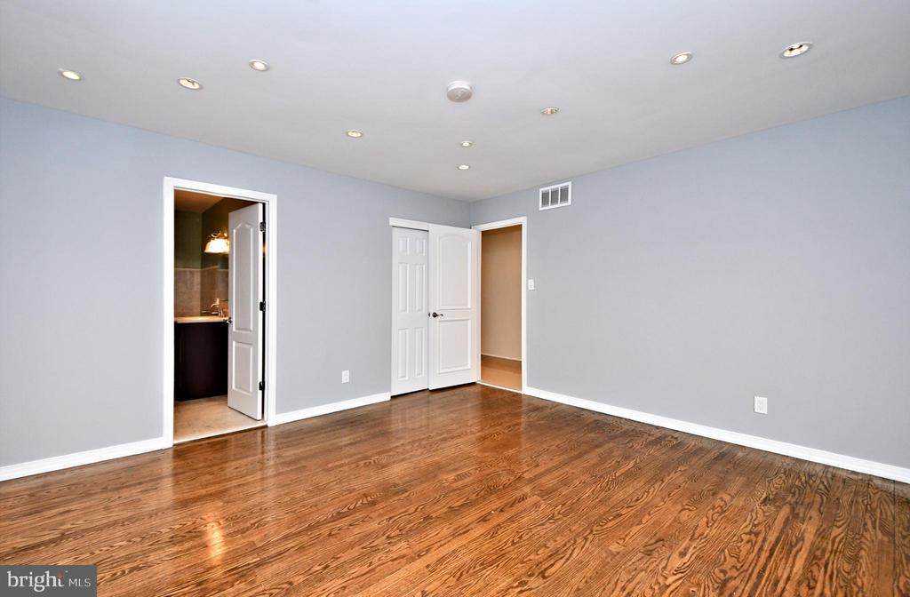 848 TENNIS AVENUE