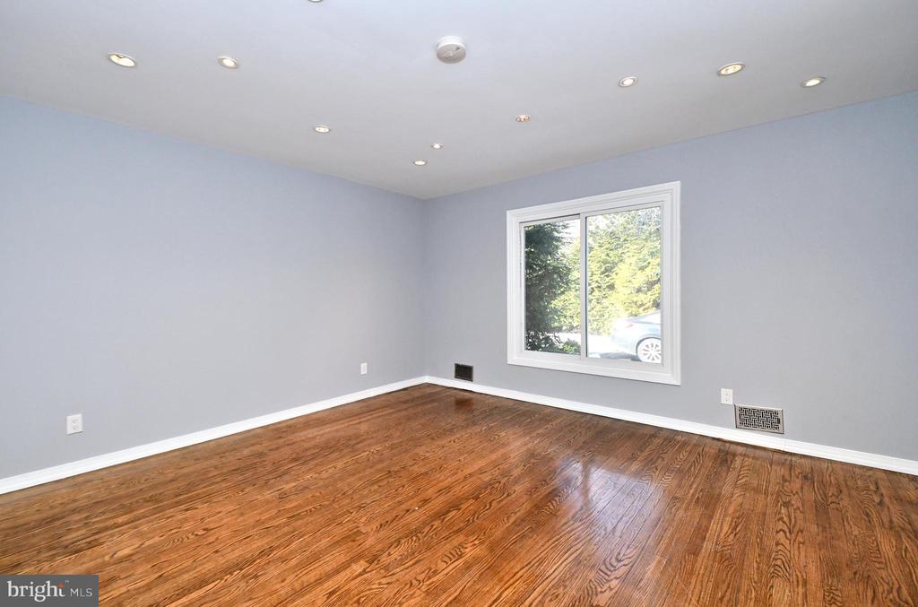 848 TENNIS AVENUE