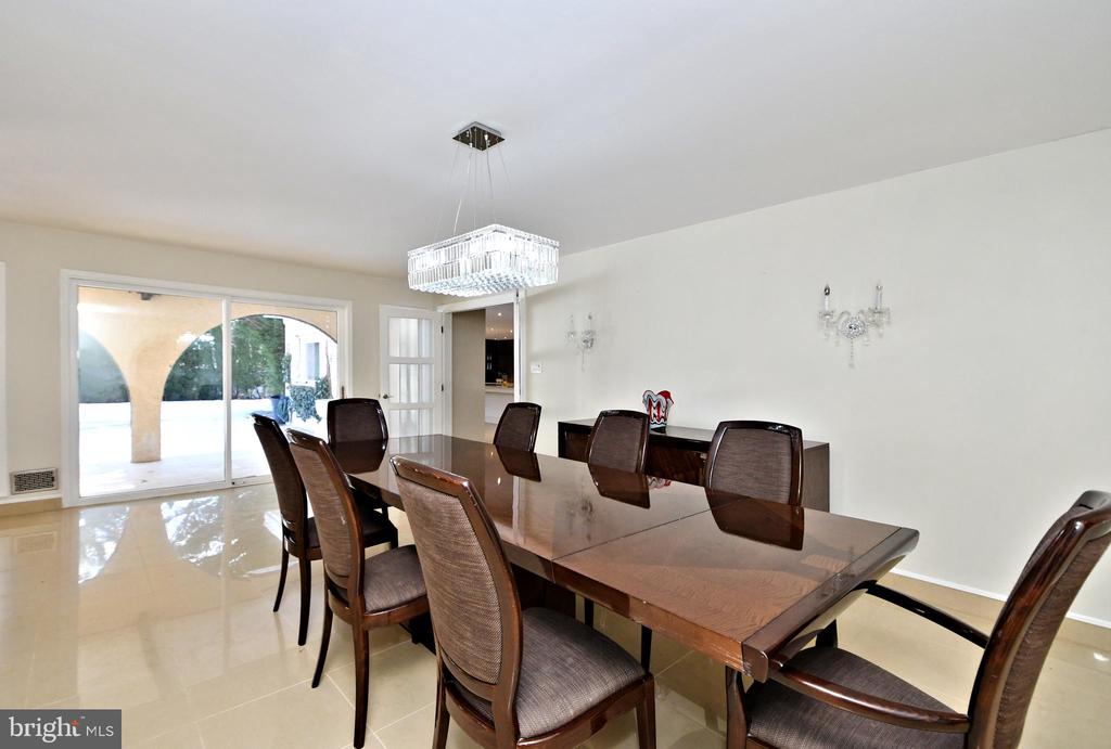 848 TENNIS AVENUE
