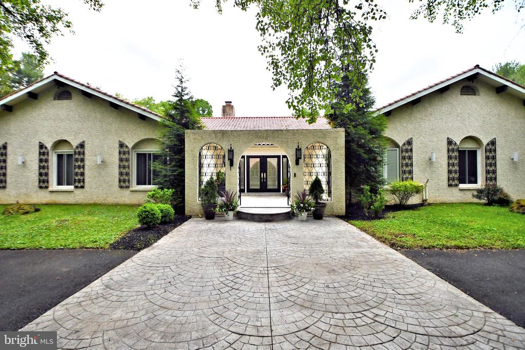 848 TENNIS AVENUE