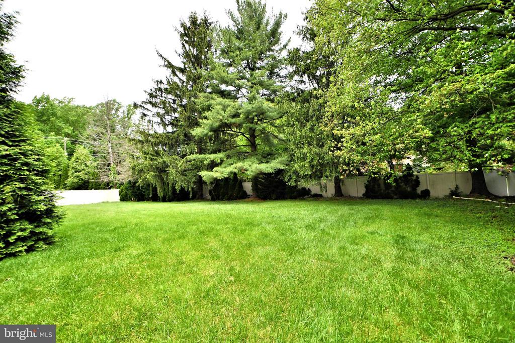 848 TENNIS AVENUE