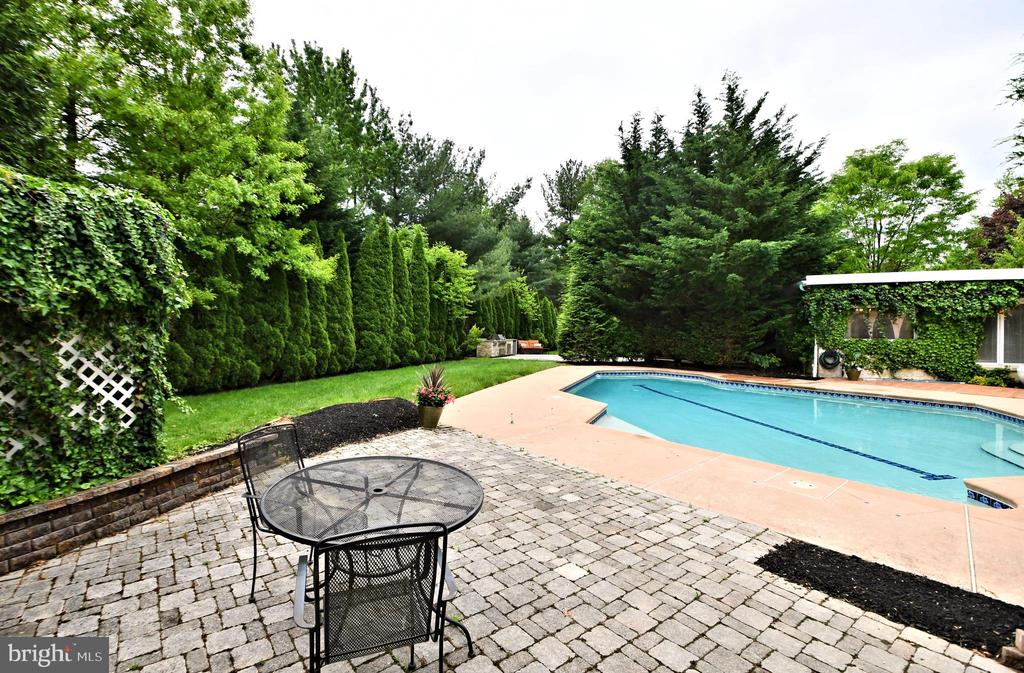 848 TENNIS AVENUE