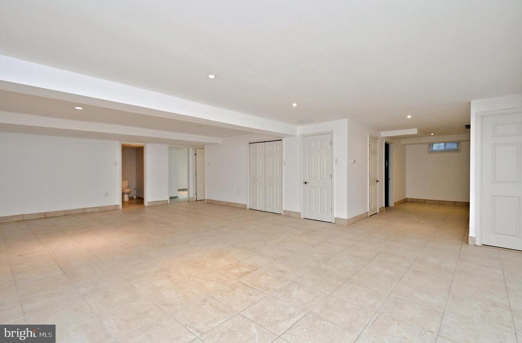 848 TENNIS AVENUE