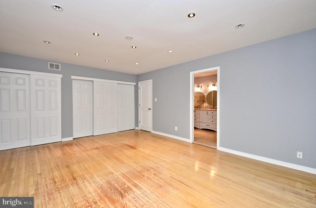 848 TENNIS AVENUE
