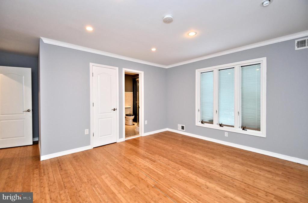 848 TENNIS AVENUE