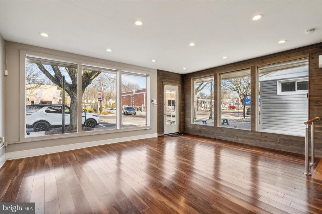 229 S EASTON ROAD