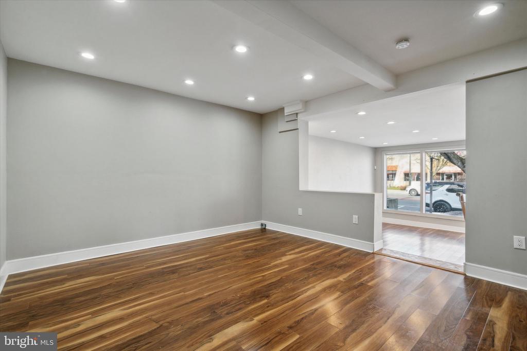 229 S EASTON ROAD