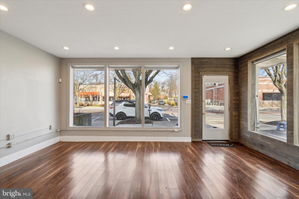 229 S EASTON ROAD