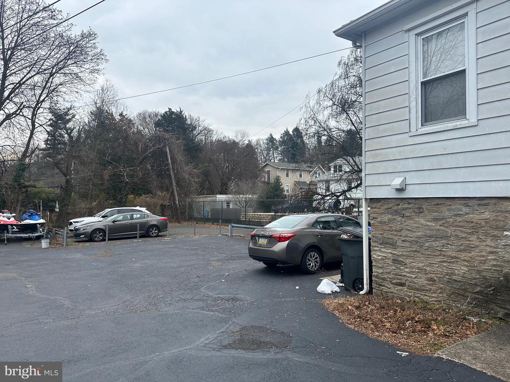 229 S EASTON ROAD