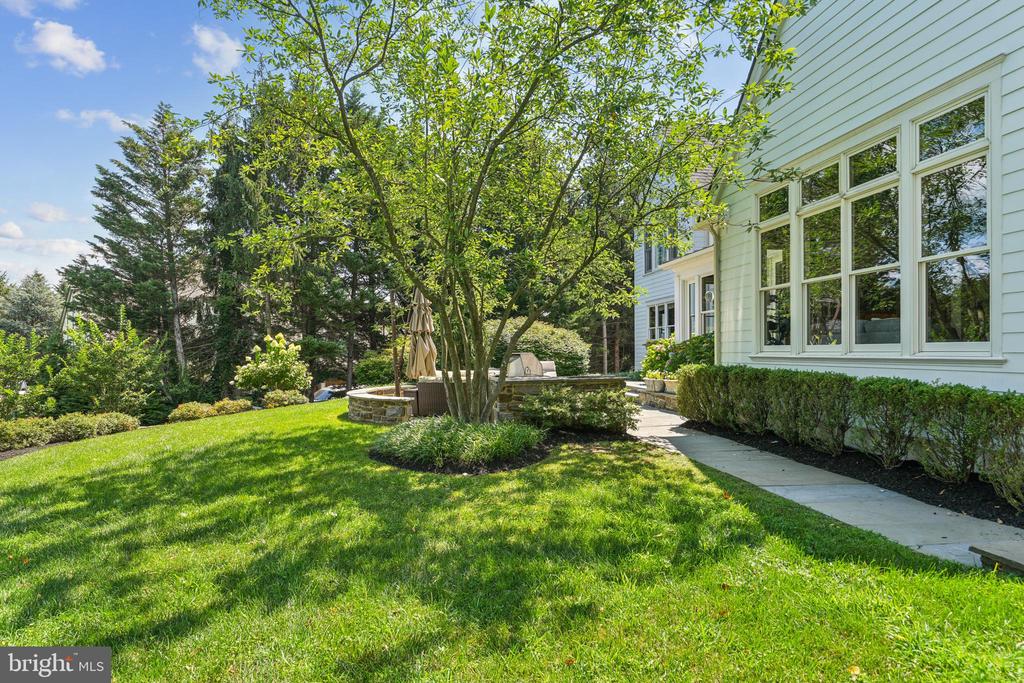 1330 FENIMORE LANE