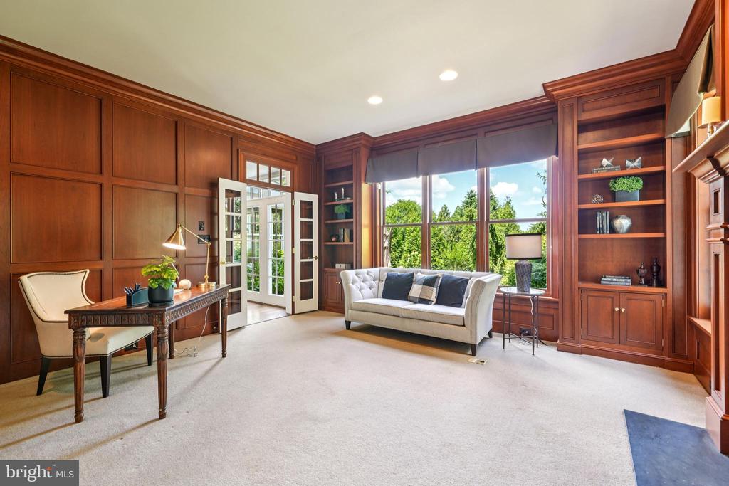 1330 FENIMORE LANE