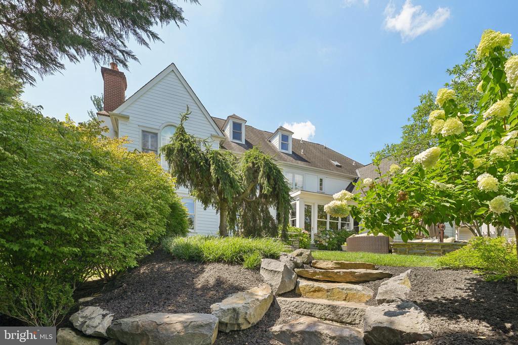 1330 FENIMORE LANE