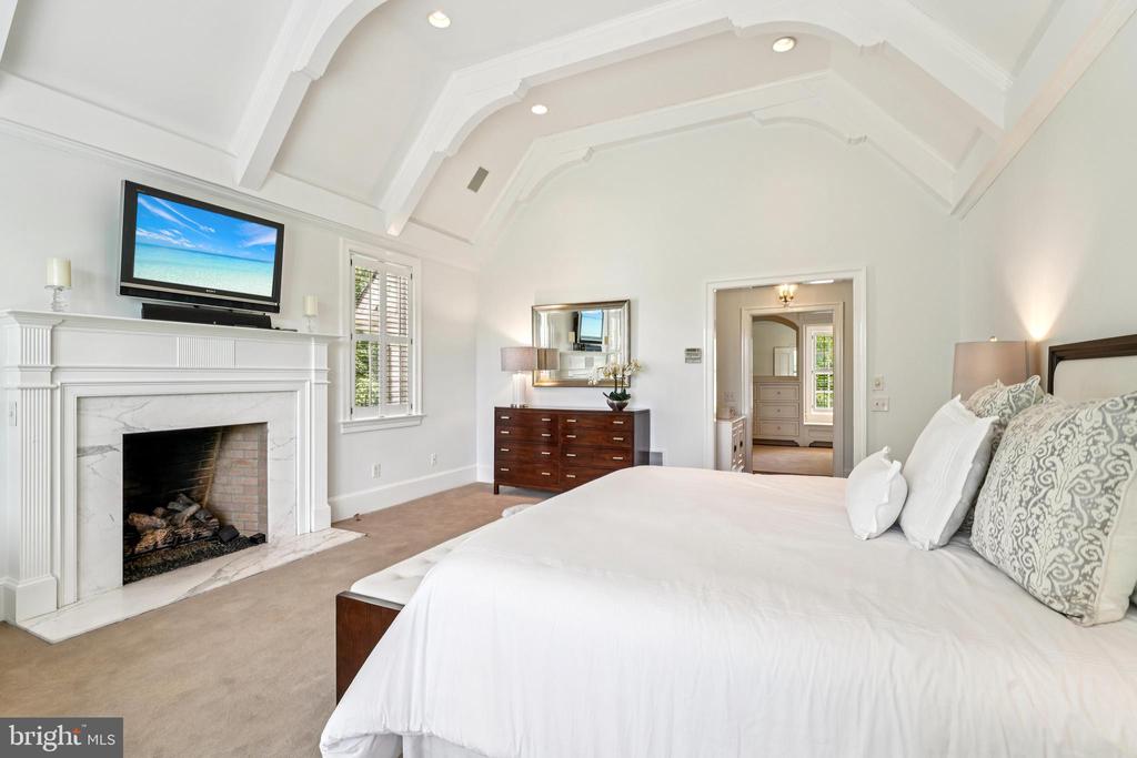 1330 FENIMORE LANE