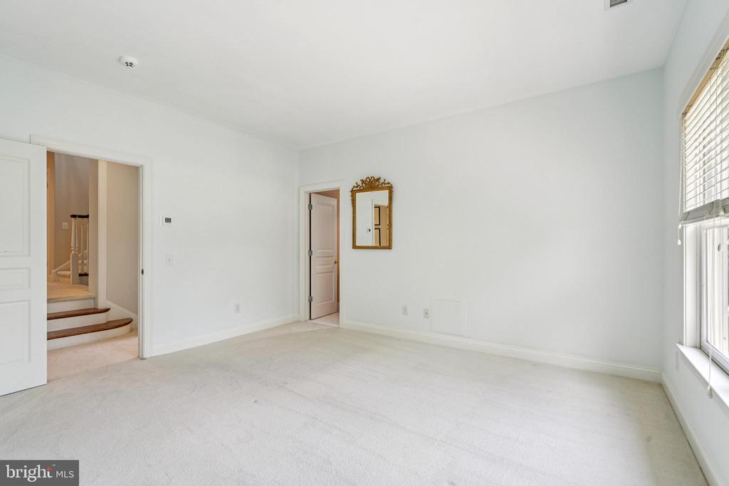 1330 FENIMORE LANE
