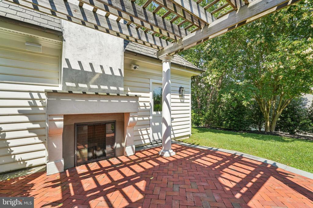 1330 FENIMORE LANE