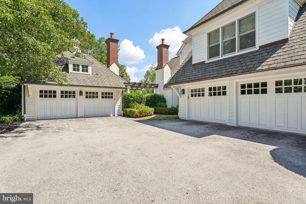 1330 FENIMORE LANE