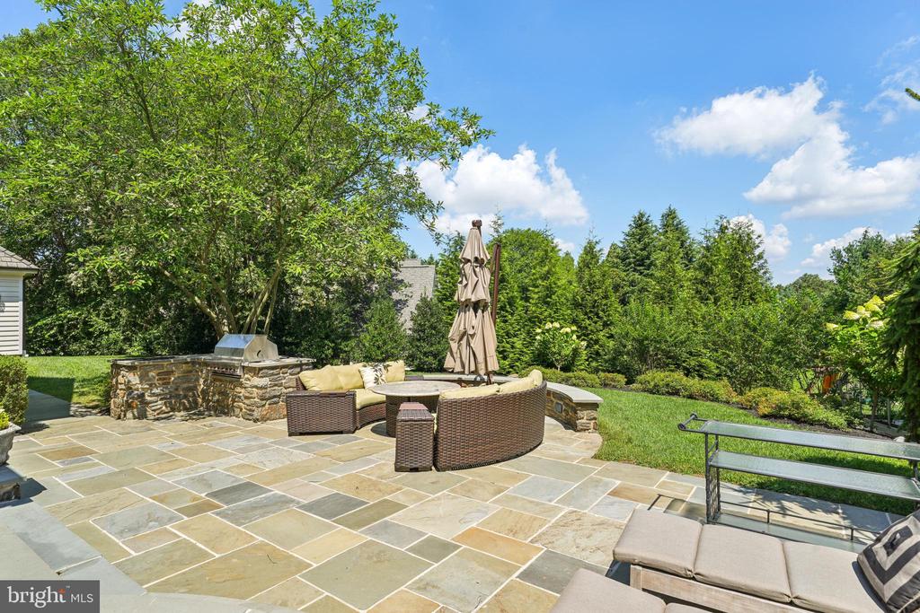 1330 FENIMORE LANE